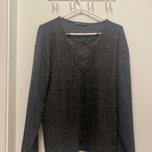 Sweatshirt with ties - Picture 4 of 5